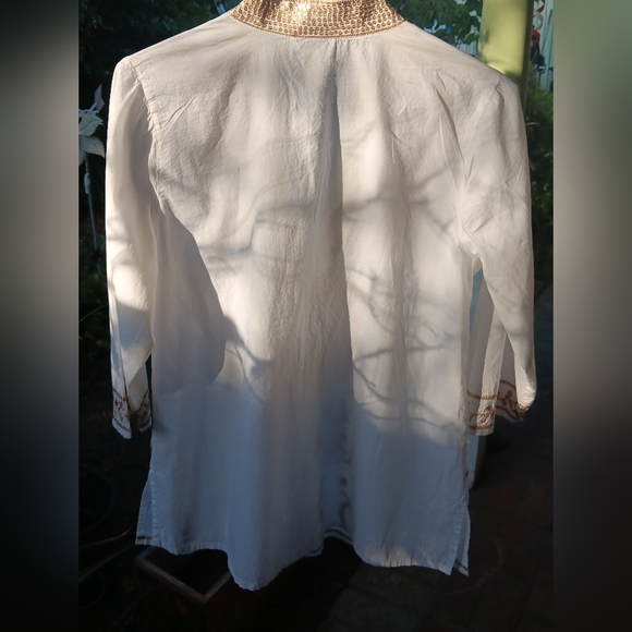 Embroidered White and Gold Men's Shirt - Picture 5 of 11